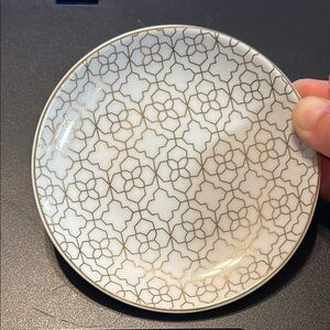 Kendra Scott White with gold Ceramic ring Plate